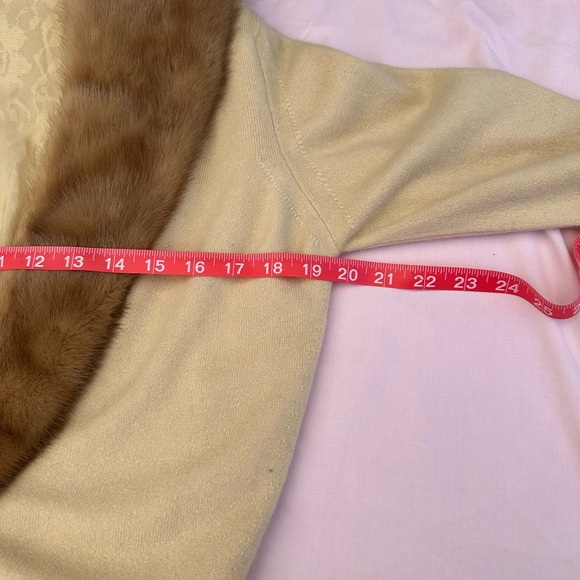 Vintage Robinson’sTan Cardigan with Faux Fur Collar #A2 - Picture 8 of 11